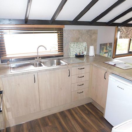 Squirrel Lodge At Owlet Hideaway - With Hot Tub, Near York Buitenkant foto
