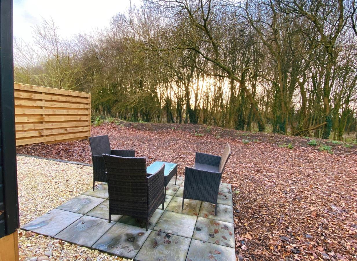 Squirrel Lodge At Owlet Hideaway - With Hot Tub, Near York Buitenkant foto