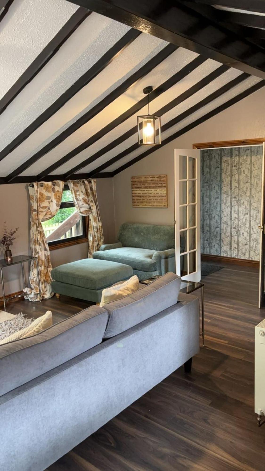 Squirrel Lodge At Owlet Hideaway - With Hot Tub, Near York Buitenkant foto