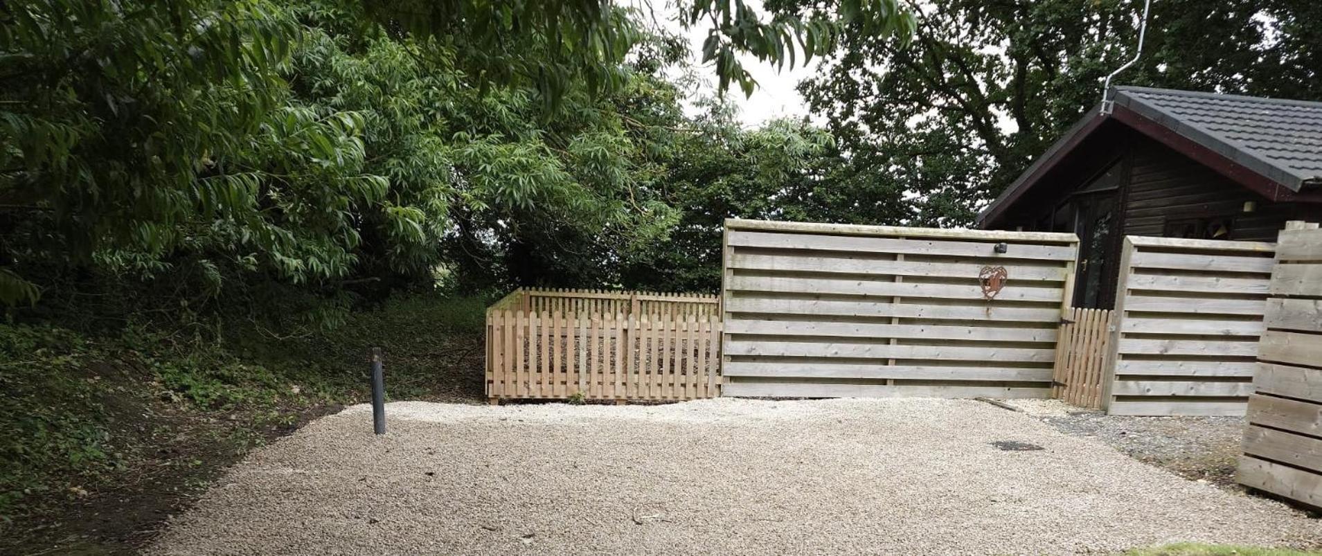 Squirrel Lodge At Owlet Hideaway - With Hot Tub, Near York Buitenkant foto