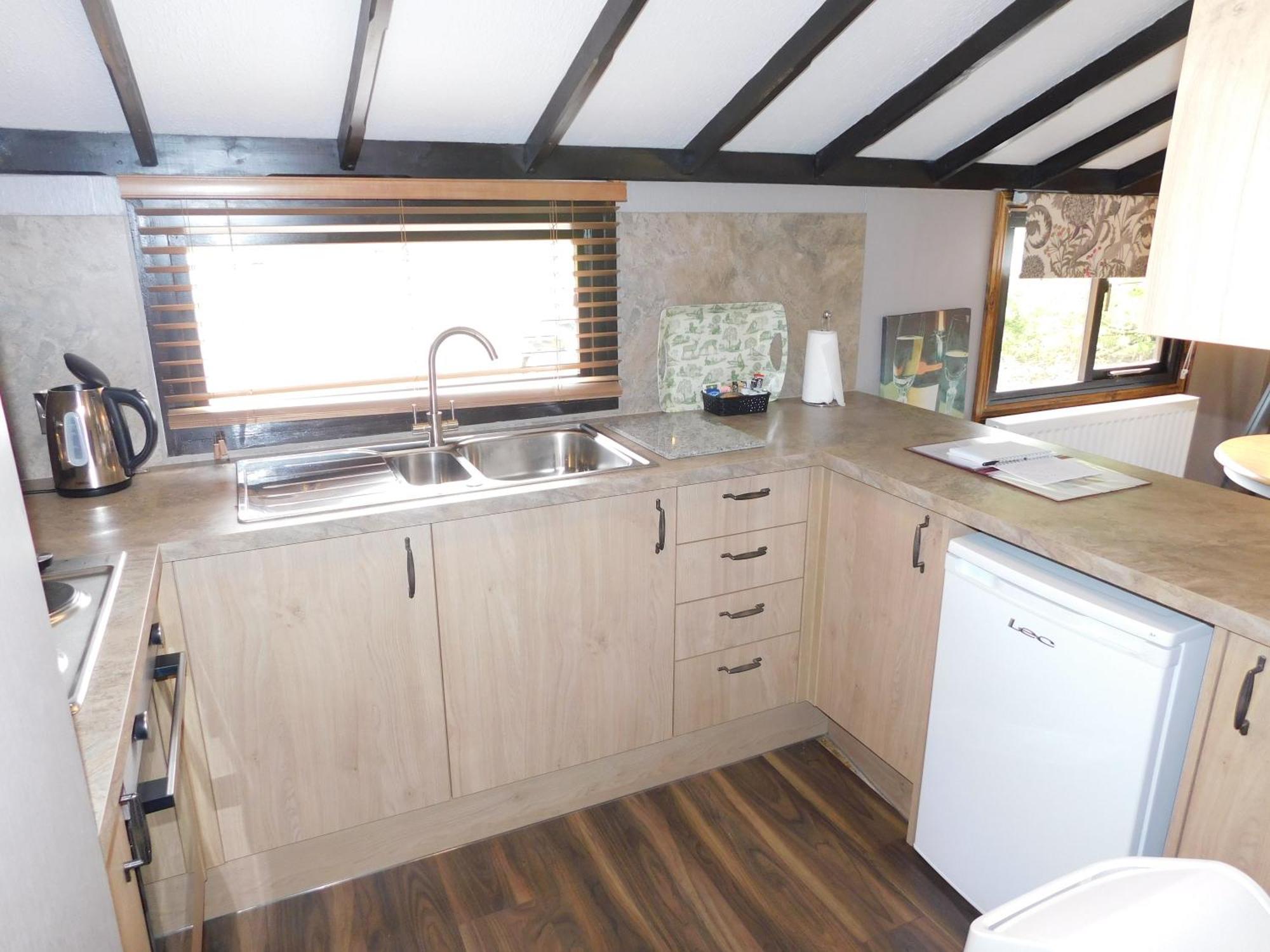 Squirrel Lodge At Owlet Hideaway - With Hot Tub, Near York Buitenkant foto